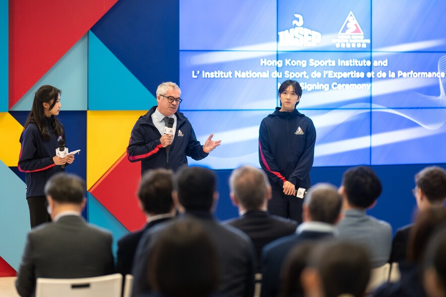 <p>Head Cycling Coach Mr Herve Dagorne (middle) and fencer Nicholas Edward Choi (right), shared how international collaboration enhances athletes&rsquo; performance.</p>

